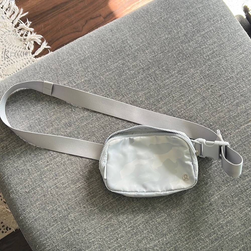Lululemon gray beltbag